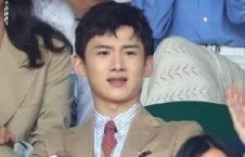 娱乐圈吃瓜白敬亭,娱乐圈吃瓜达人，揭秘明星幕后故事